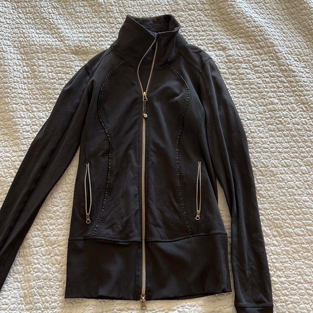 Black lululemon zip up size 4